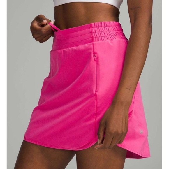 lululemon athletica Dresses & Skirts - Lululemon Hotty Hot High-Rise Skirt, Size 0